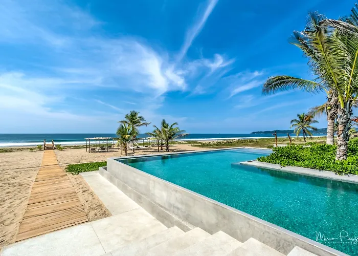 Marea Beachfront Hotel 4*