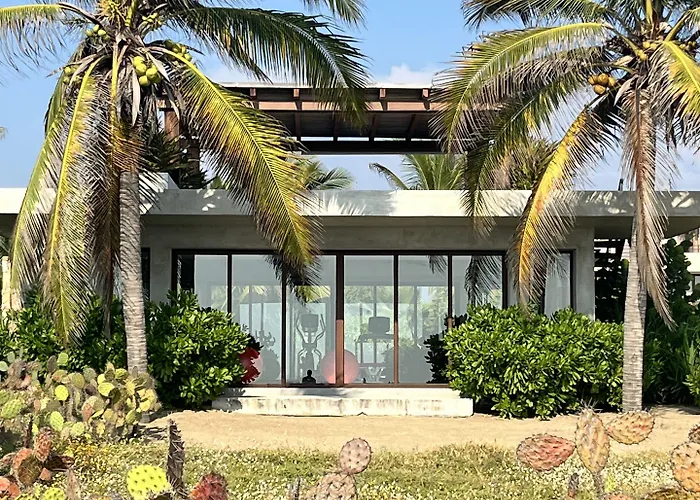 Marea Beachfront Hotel 4*