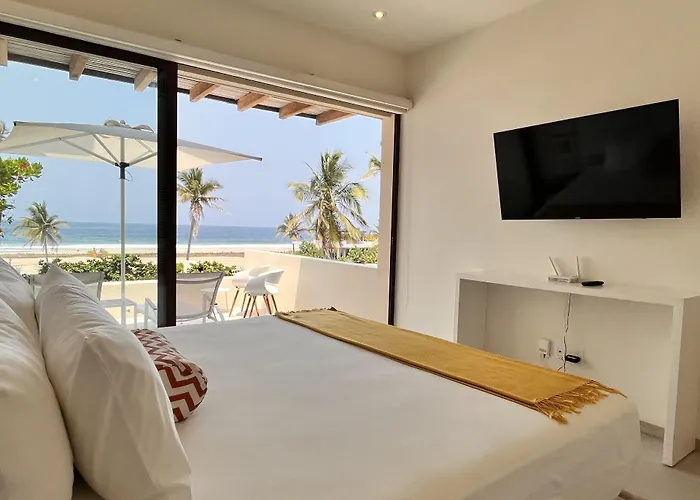 Marea Beachfront Hotel 4*