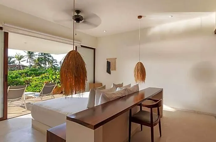 Marea Beachfront Hotel 4*